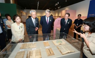 한국학중앙연구원, 국립세종도서관과 근현대 인쇄출판 특별전 ‘깁더: 우리책, 깁고 더하다’ 공동전시 개최