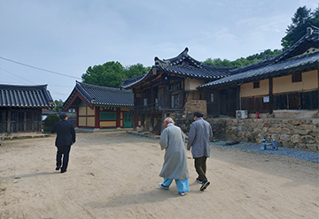 자료 조사 수집 연구를 수행하는 현장(국내)