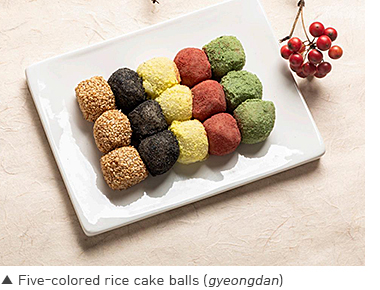 Five-colored rice cake balls