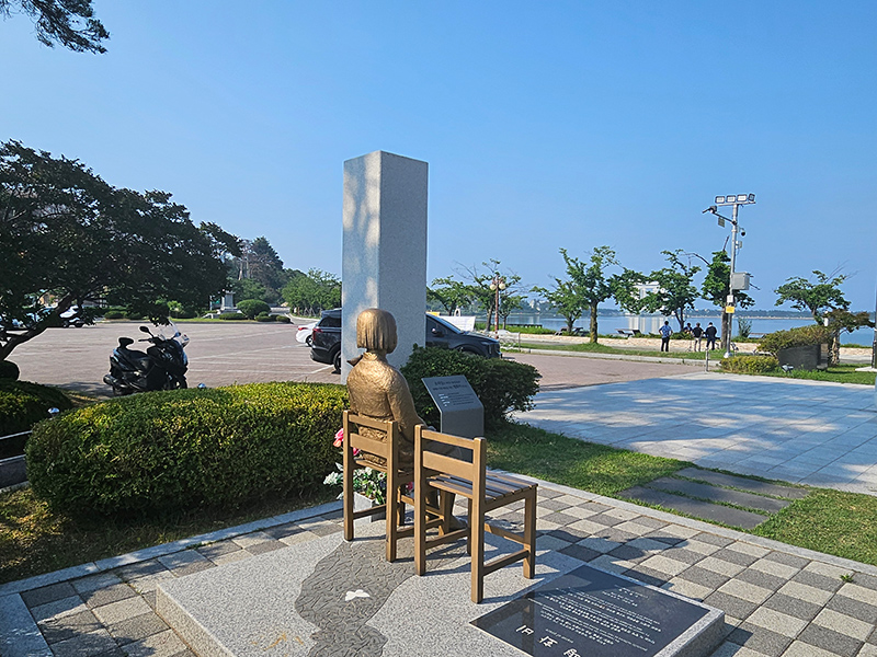 Gangneung Statue