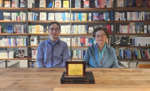 불교조각 연구의 권위자 김리나 명예교수, 한평생 수집한 미술사 자료 3,401책 한국학중앙연구원에 기증